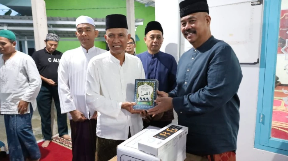 Edi Damansyah Safari Subuh di Musholla Al Mubarok, Serahkan Bantuan dan Ajak Warga Makmurkan Ibadah